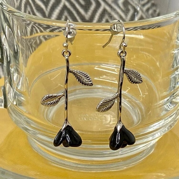 Flower Drop Earrings Black Silver - Picture 4 of 6